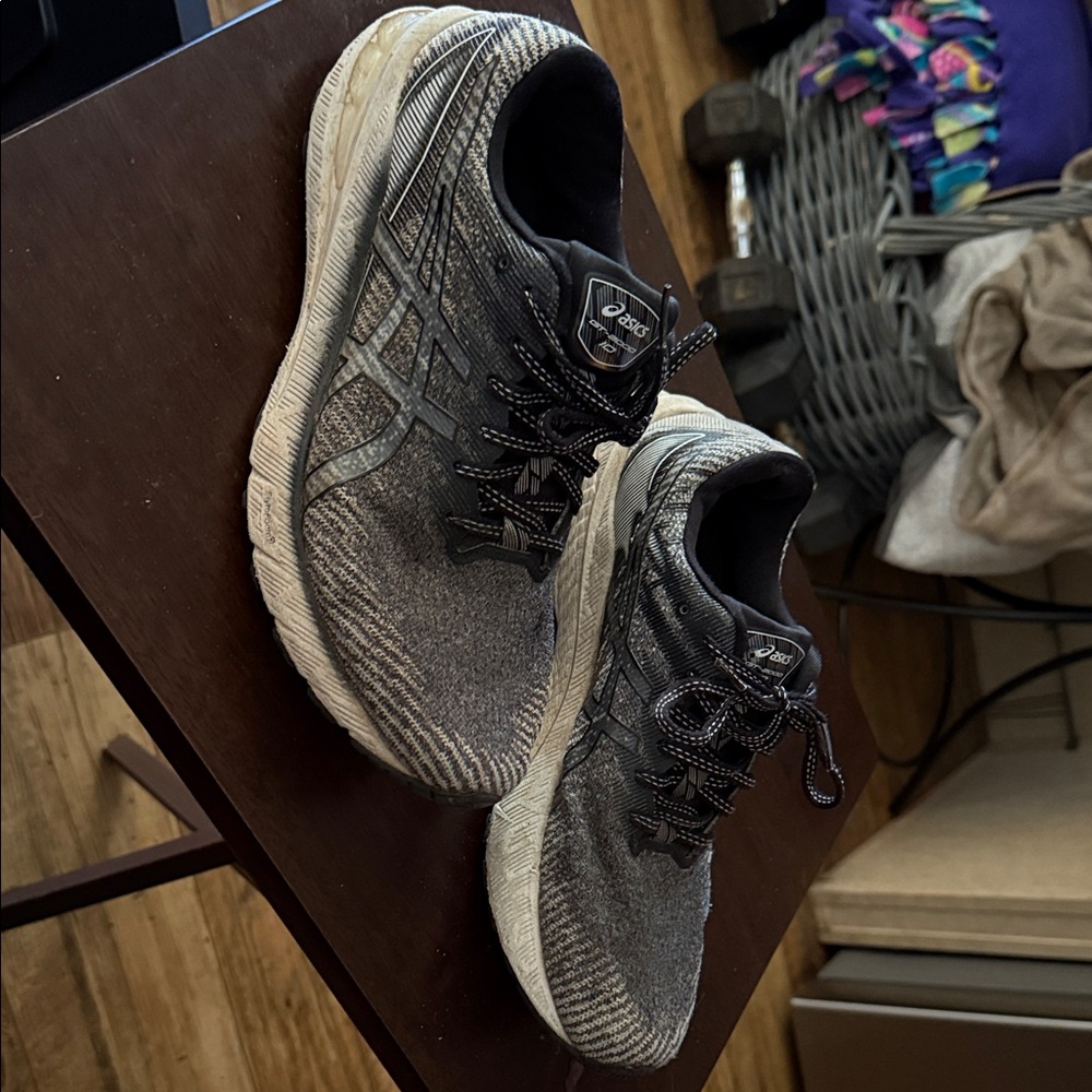 ASICS Men's Black and Gray Athletic Shoes
